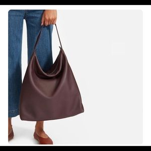 NWOT new EVERLANE large pebbled leather hobo Boss Bag in Burgundy Wine color.